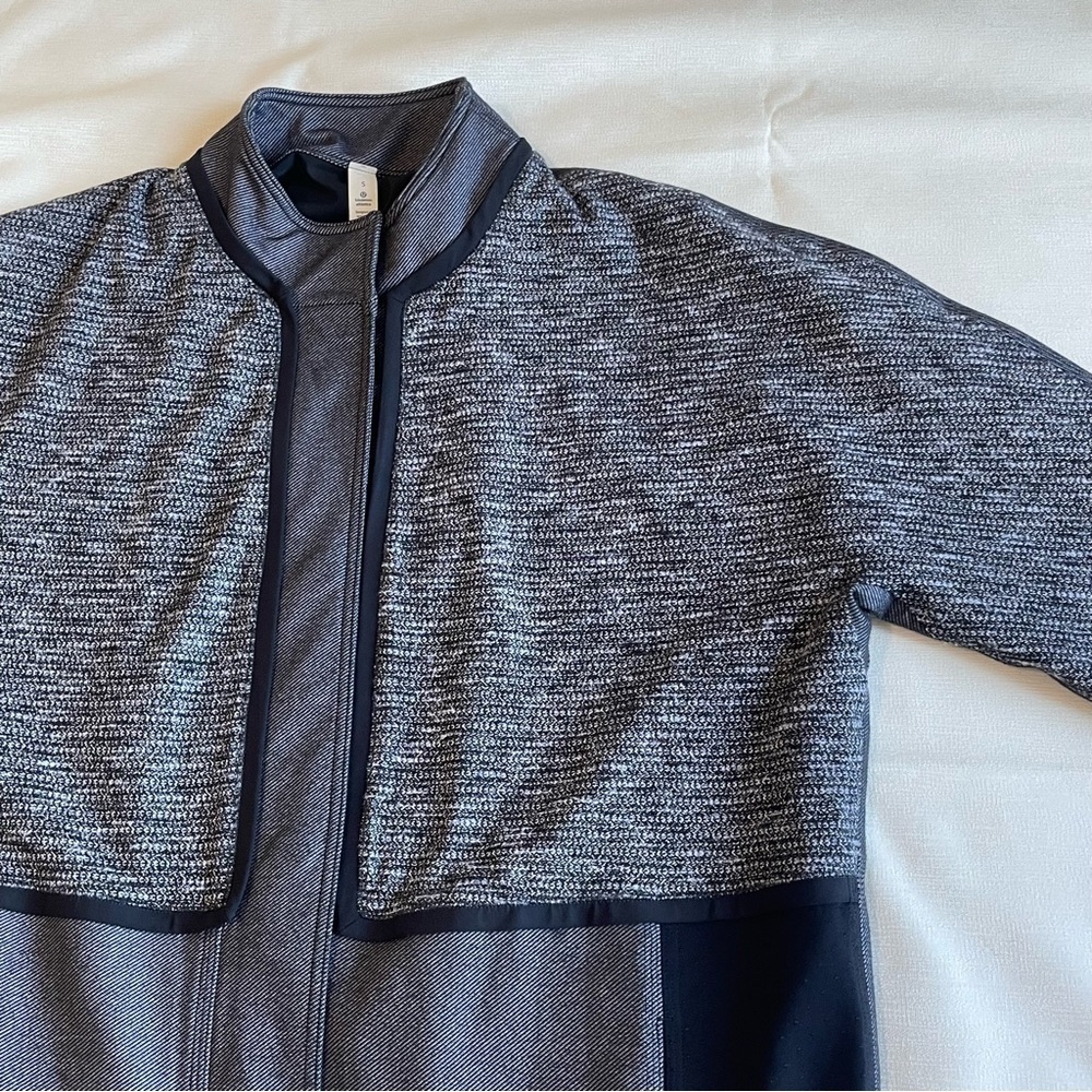 Lululemon Athletica Black and Gray Jacket - Picture 3 of 9